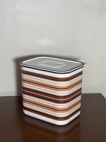 Beden Tupperware Sürahi 1.7L ve Su Serisi Saklama Kabı 2.1L