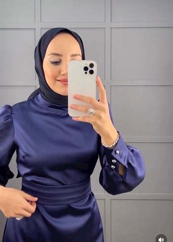 Parlak Lacivert Uzun Kollu Saten Elbise