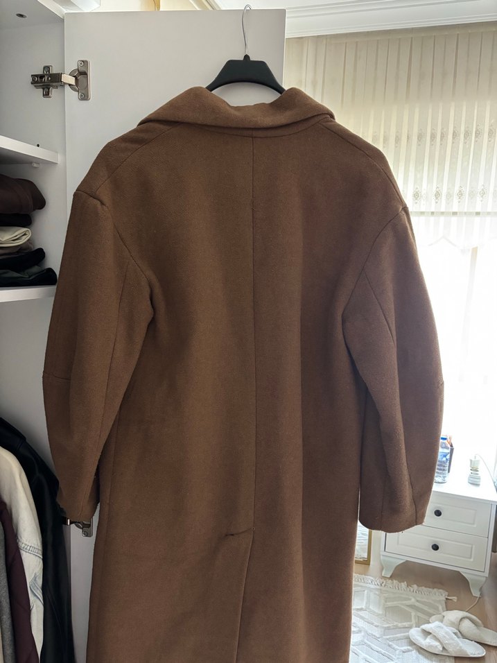 Bershka çift düğmeli kahverengi kaban - Görsel 3