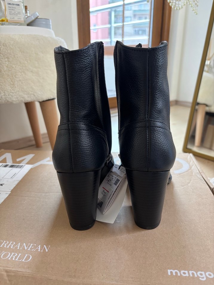 Mango Siyah Deri Topuklu Bot - Görsel 4