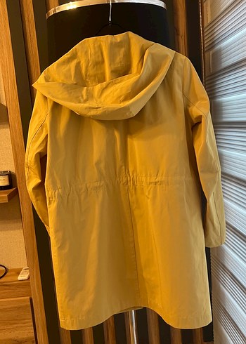 Sarı Düğmeli Midi Yağmurluk - Görsel 2