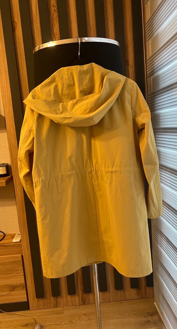 Sarı Düğmeli Midi Yağmurluk - Görsel 2
