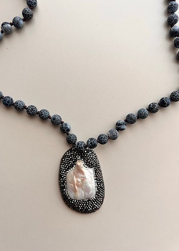 Uzun Gri Yılan Desenli Boncuklu Kadın Kolye utopian marka - Görsel 2