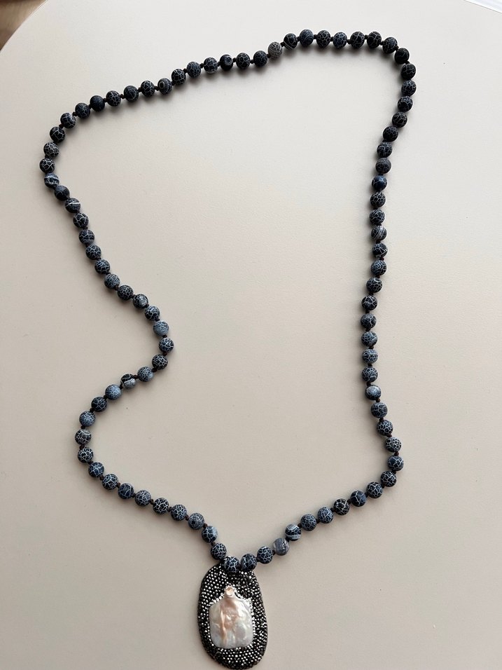 Uzun Gri Yılan Desenli Boncuklu Kadın Kolye utopian marka - Görsel 3