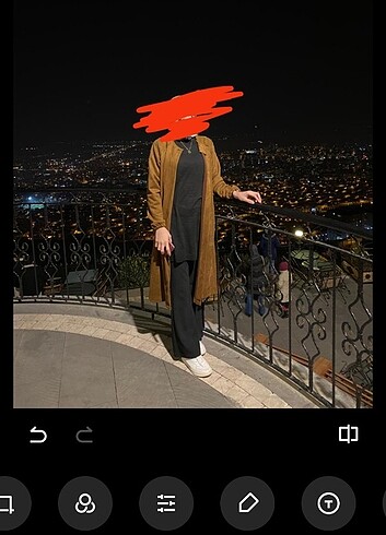 Sadece 1 kez giydim fazlalıktan dolayı satlik çok güzel bir ürün