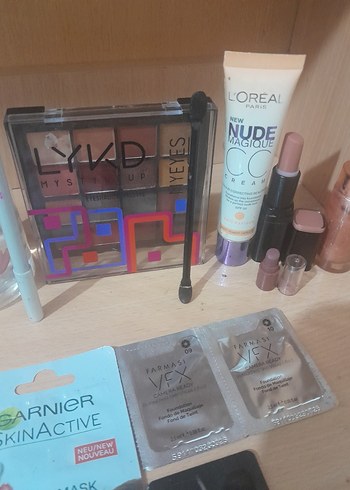 Estee Lauder makyaj malzemeleri