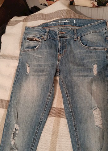 Kadın Mavi Rahat Kesim Yırtık Kot Pantolon - Görsel 2