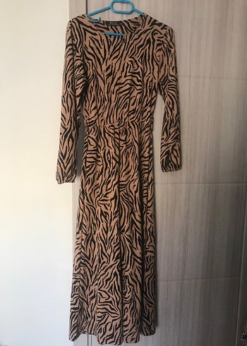Kahverengi Zebra Desenli Uzun Elbise