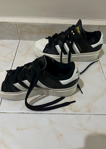 Kadın Siyah Beyaz Adidas Spor Ayakkabı - Görsel 3