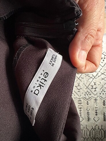 Diğer Elbise yırtmaçlı