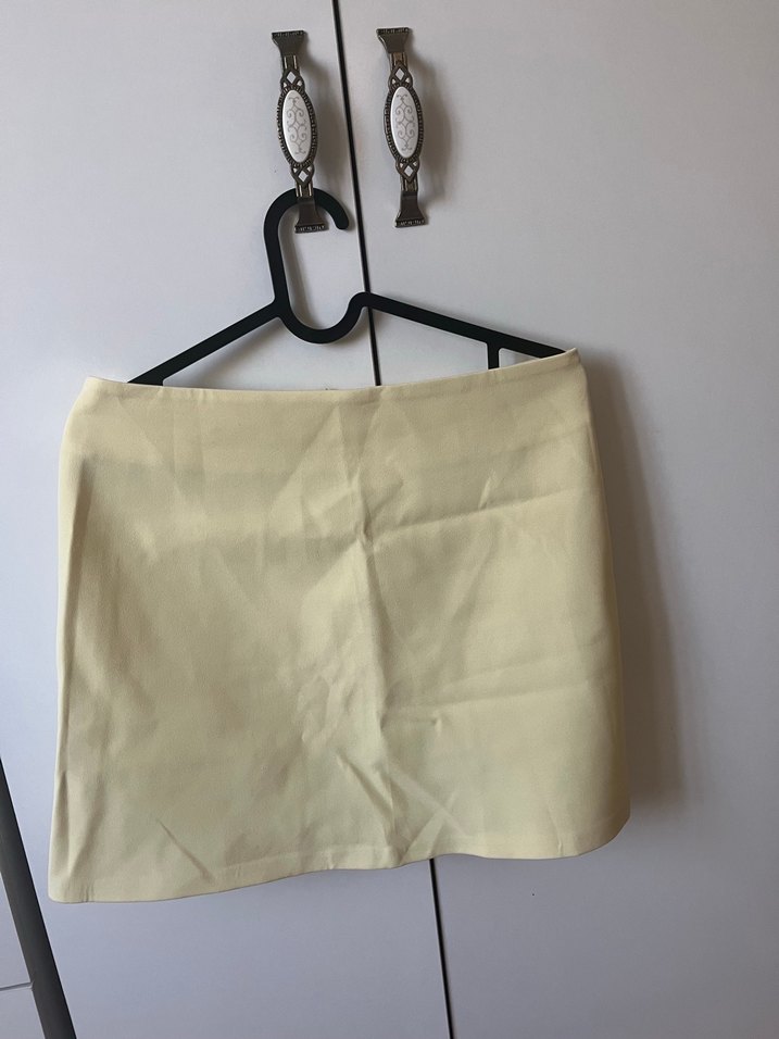 Bej Mini Etek, Sade ve Şık - Görsel 3