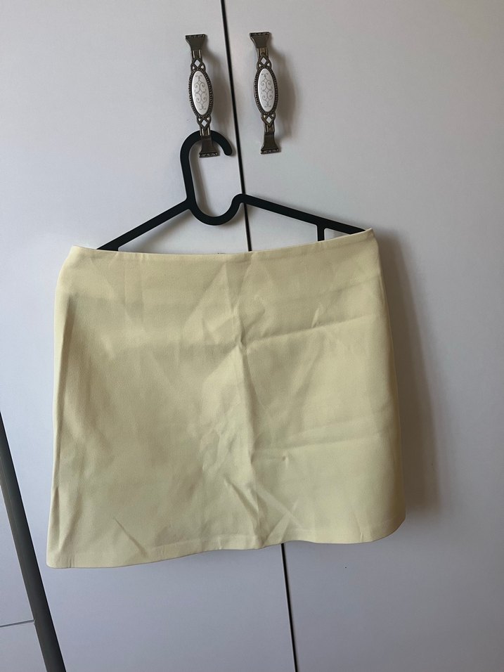 Bej Mini Etek, Sade ve Şık - Görsel 2