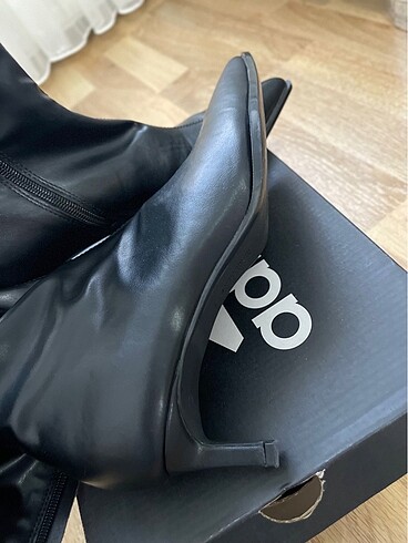 38 Beden siyah Renk Pull&Bear bot