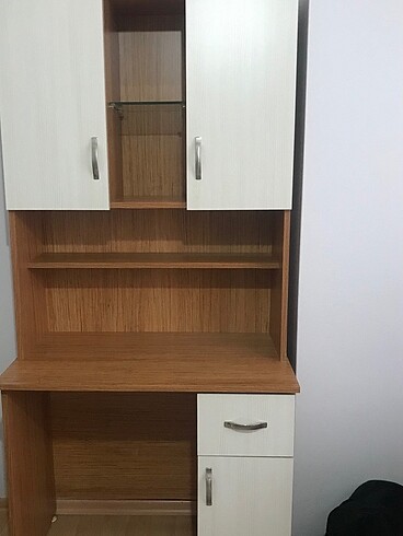 Kahverengi ve krem renki ahşap kapaklı ve çekmeceli defosuz çalı
