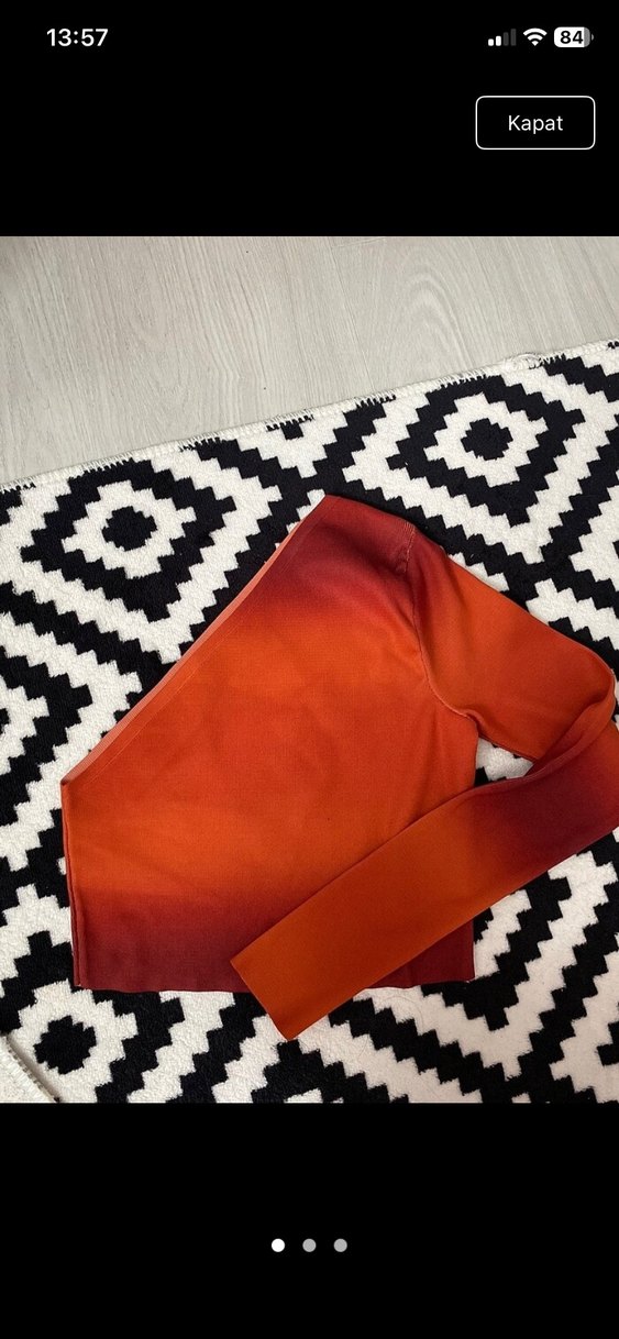 Kırmızı Bağlamalı Saten Bluz - Görsel 3