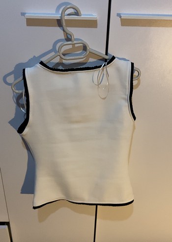 Düğmeli, V Yakalı Kadın Kısa Beyaz Yelek - Görsel 7