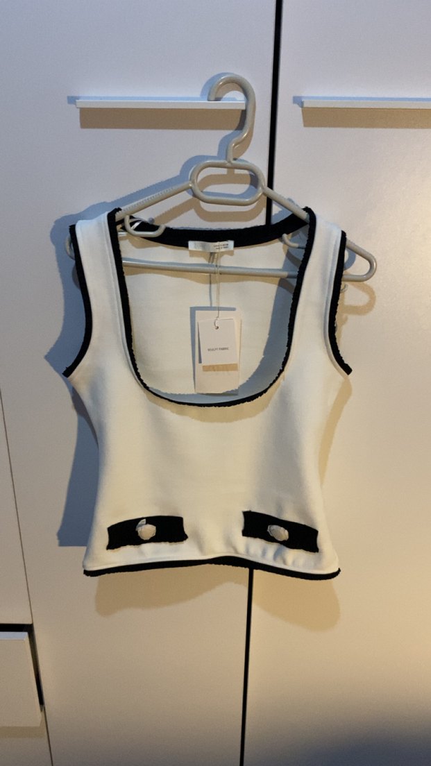 Düğmeli, V Yakalı Kadın Kısa Beyaz Yelek - Görsel 5