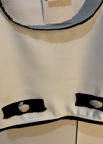 Düğmeli Beyaz Kısa Kadın Atlet - Görsel 2