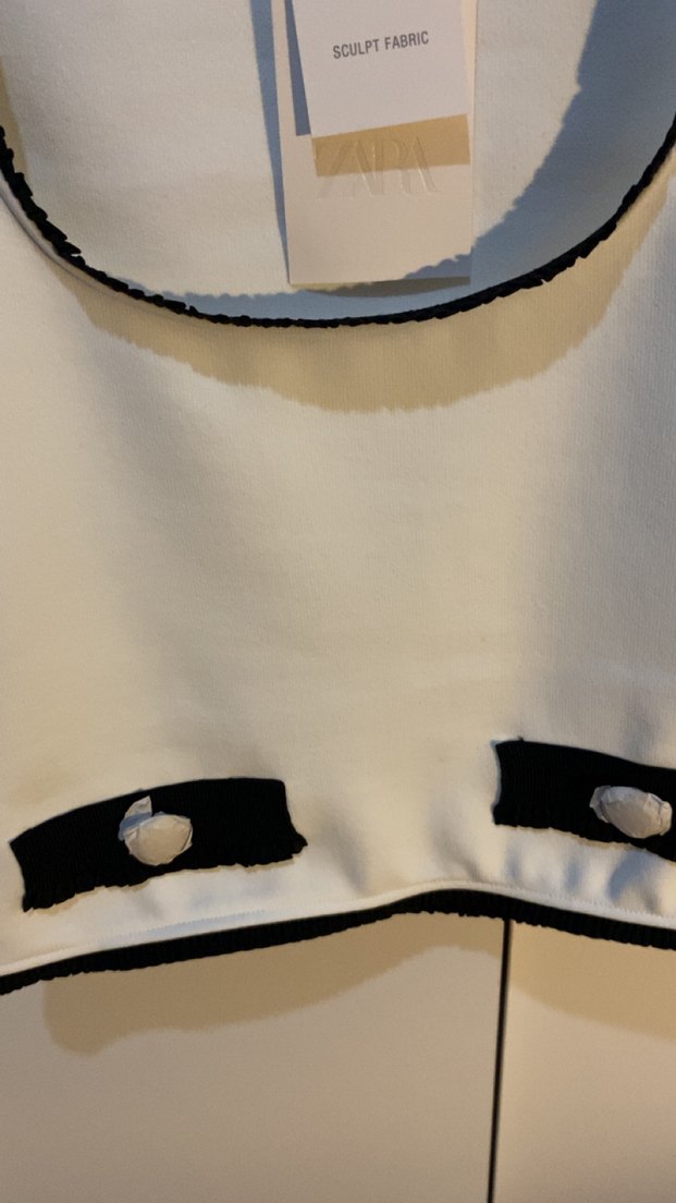 Düğmeli Beyaz Kısa Kadın Atlet - Görsel 2