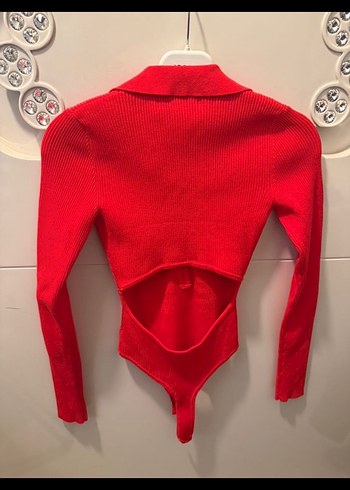 Düğmeli Kırmızı V Yaka Kadın Triko - Görsel 2