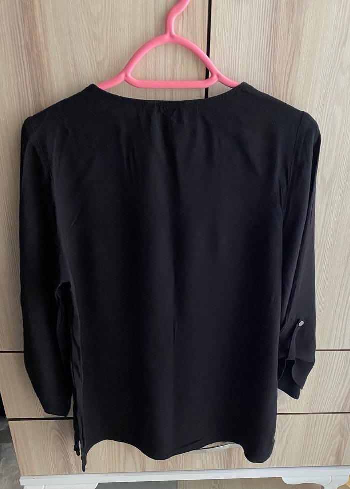 Siyah V Yaka Kadın Bluz Naramaxx - Görsel 2