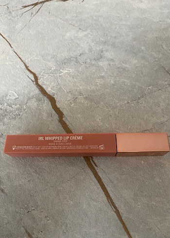 Revolution mat ruj - Görsel 2