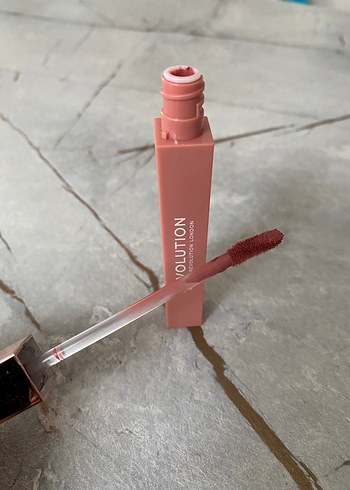 Revolution mat ruj - Görsel 3