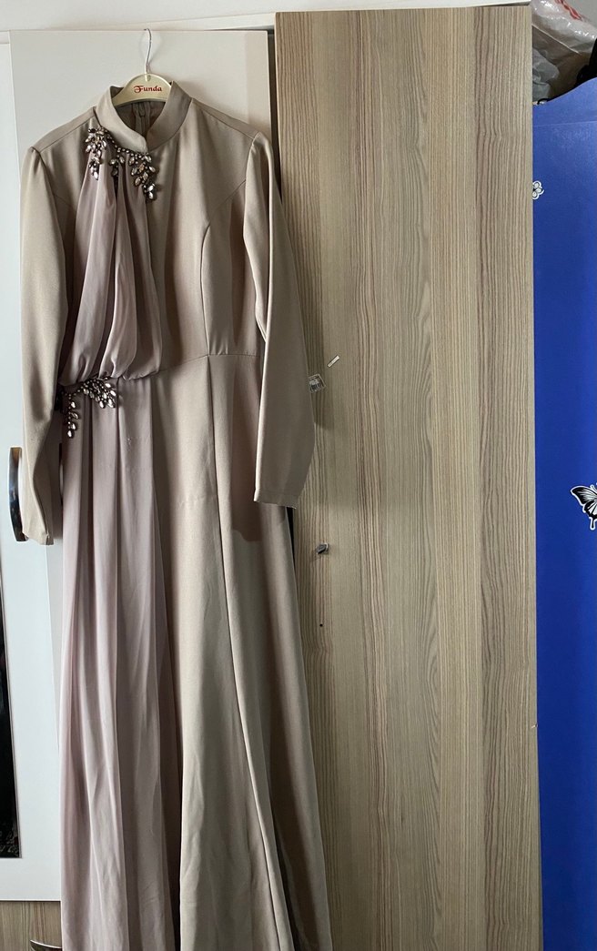 Tesettür Bej Uzun Abiye Elbise - Görsel 4