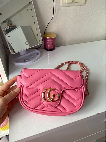 Pembe çanta
