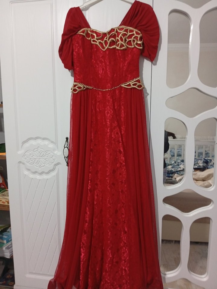 Kırmızı İşlemeli Uzun Abiye Elbise - Görsel 3