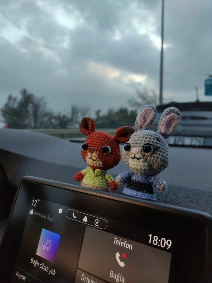 kurnaz tilki,aptal tavşan zootropolis karakterleri 
@dreamtoys__ - Görsel 2