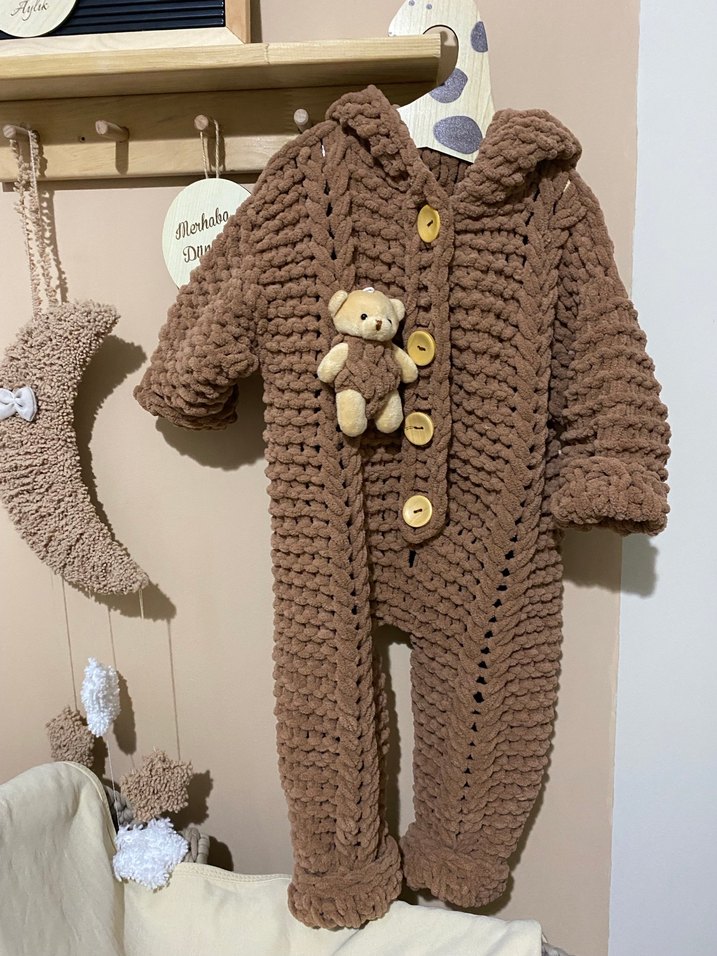 Kahverengi Kapüşonlu Örgü Bebek Tulumu - Görsel 3