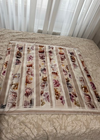 Levidor ipek eşarp - Görsel 3