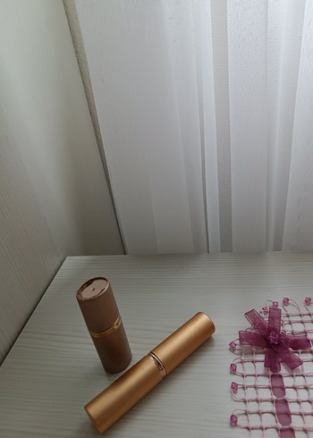 Bej Renkli Fondöten Fırçası ve kapakli parfüm şişesi - Görsel 3