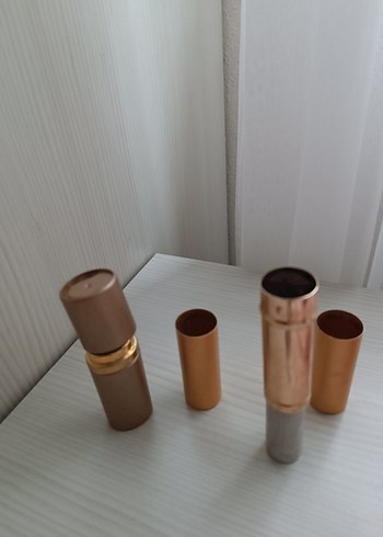 Bej Renkli Fondöten Fırçası ve kapakli parfüm şişesi - Görsel 2