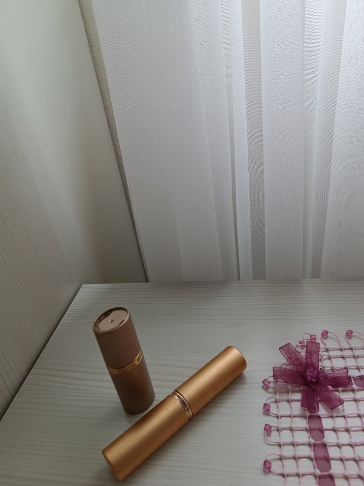 Bej Renkli Fondöten Fırçası ve kapakli parfüm şişesi - Görsel 3