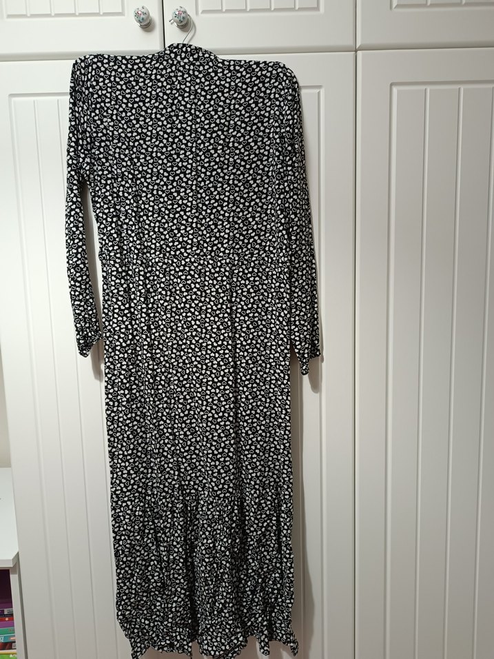 Uzun Kollu Siyah Düğmeli Bağcıklı elbise - Görsel 3