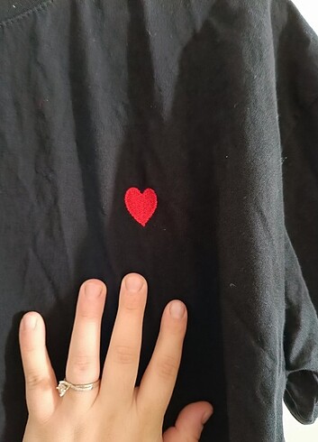 l Beden siyah Renk Minik kalp detaylı crop