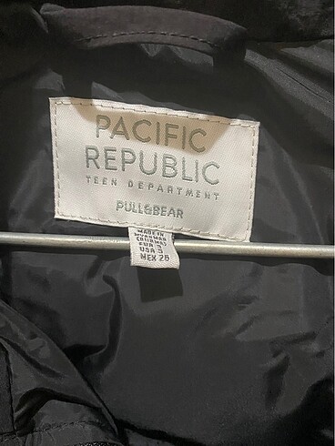 s Beden PULL&BEAR kadın siyah şişme mont 