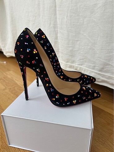 Christian Louboutin topuklu ayakkabı