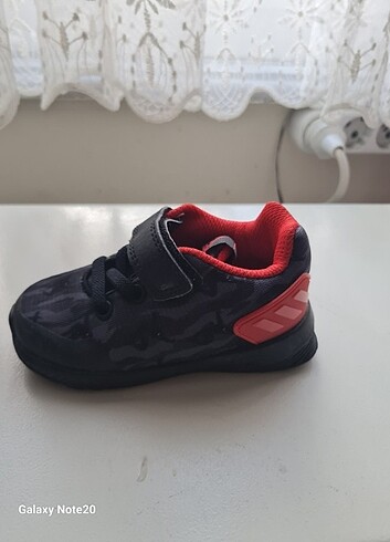 Adidas marka ayakkabı 