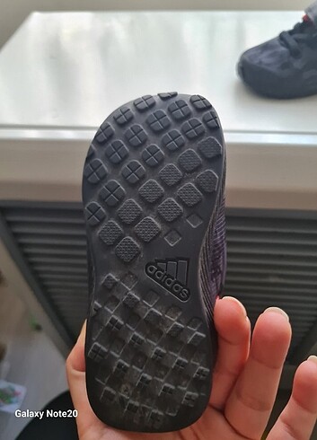 21 Beden siyah Renk Adidas marka ayakkabı 