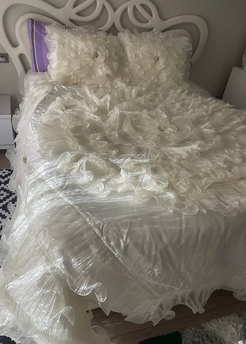 İşlemeli Beyaz Yatak Örtüsü - Görsel 2