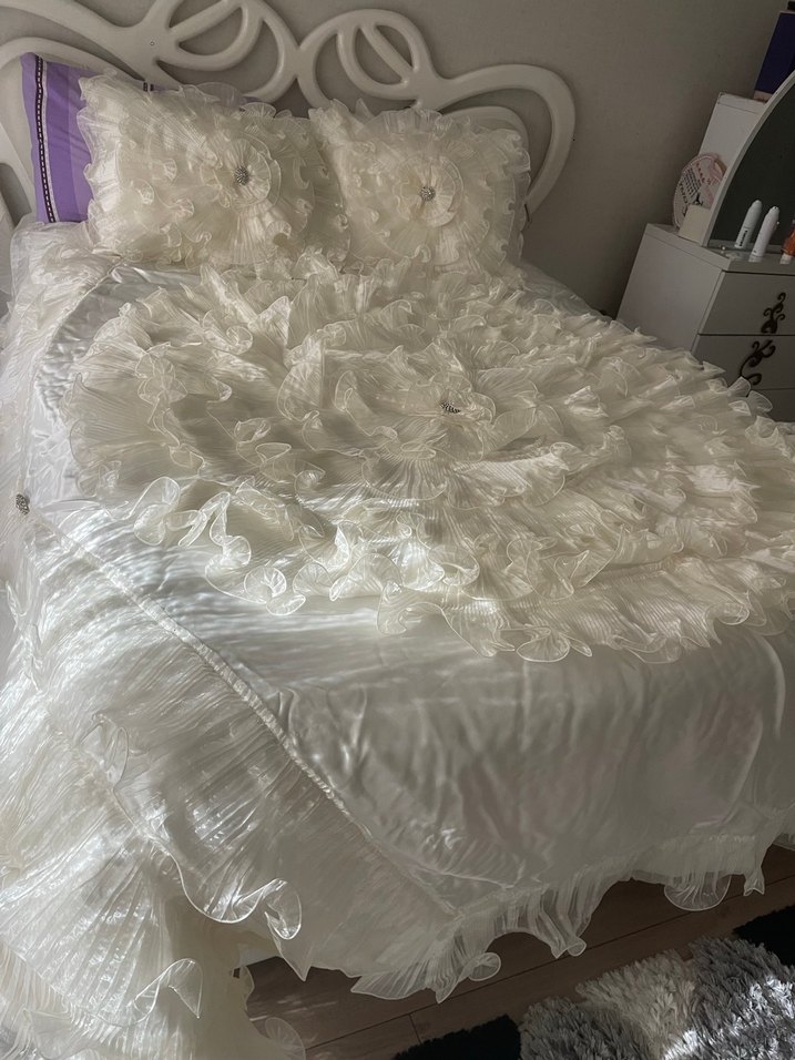 İşlemeli Beyaz Yatak Örtüsü - Görsel 3