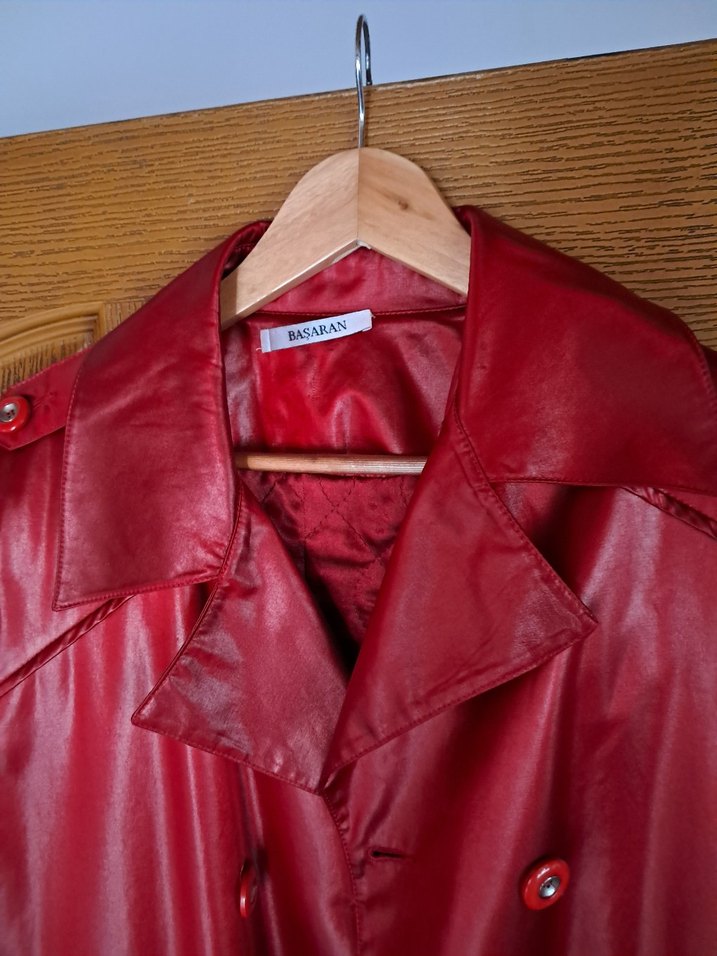 Kırmızı Uzun  Kadın Trençkot - Görsel 3