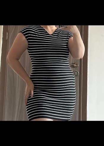 Siyah Beyaz Çizgili V Yakalı Mini Elbise