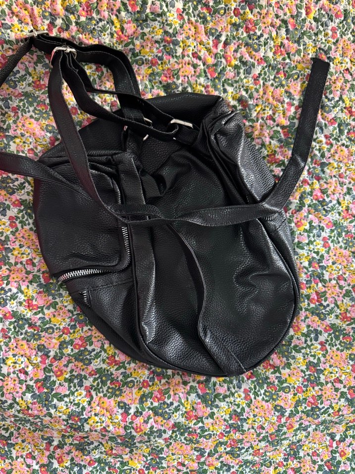 Siyah Deri Kadın Sırt Çantası - Görsel 2