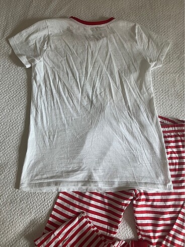 9 Yaş Beden Çocuk Pijama Takımı ve zÜrafa çatallar