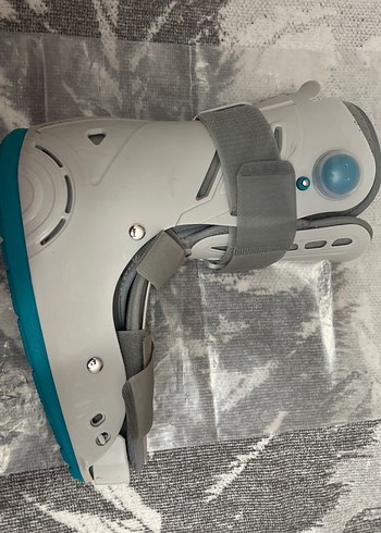 Gri Kayışlı Motosiklet Dizliği - Görsel 2