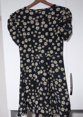V Yaka Düğmeli Siyah Çiçekli Midi Elbise - Görsel 3